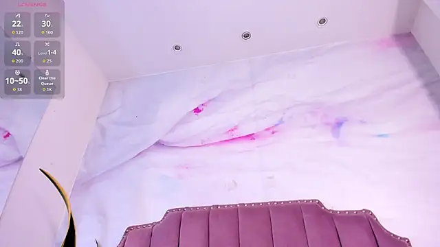 Lia Guzman online show from 12-19-25, 03:10