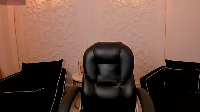 Snapshot of BeccaBaxter chatting on 05-10-26, 12:09 BeccaBaxter online show from 05-10-26, 12:09