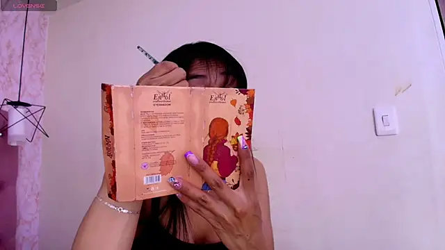 Snapshot of Raichell_ chatting on 10-23-25, 04:00 Raichell online show from 10-23-25, 04:00