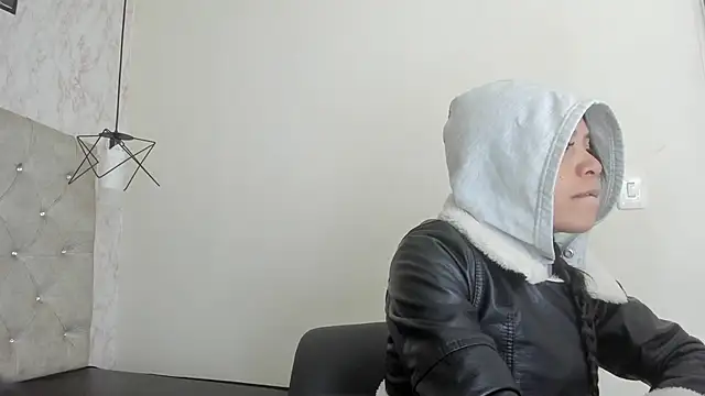 Snapshot of Raichell_ chatting on 06-01-26, 11:54 Raichell online show from 06-01-26, 11:54
