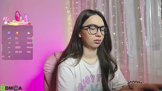 Snapshot of Arianahot777 chatting on 11-12-25, 12:26 Arianahot777 online show from 11-12-25, 12:26