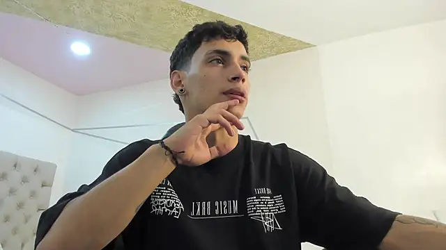 JhoanLeandro online show from 10-23-25, 04:11