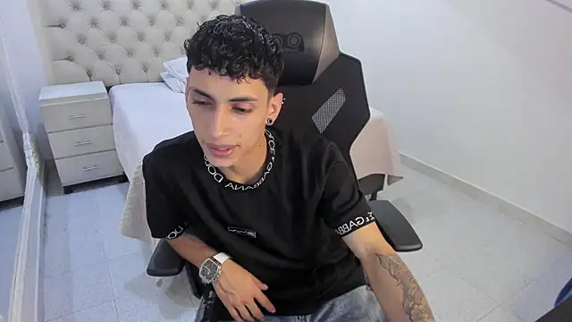 JhoanLeandro online show from 01-06-26, 05:44