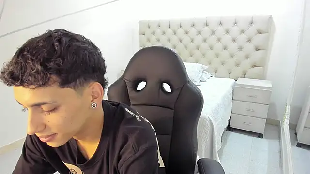 JhoanLeandro online show from 11-10-25, 05:12