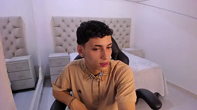 JhoanLeandro online show from 12-04-25, 04:44