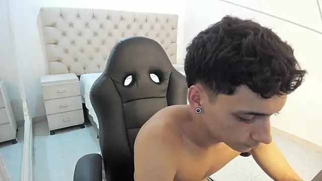 JhoanLeandro online show from 10-25-25, 07:07