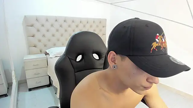 JhoanLeandro online show from 10-26-25, 06:47