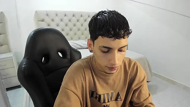 JhoanLeandro online show from 10-31-25, 04:31