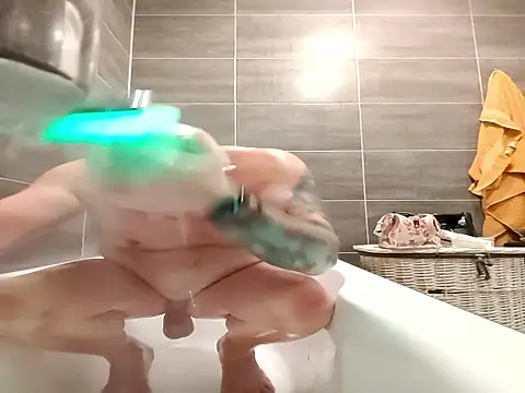 Snapshot of bouraktom6 chatting on 10-16-25, 05:21 bouraktom6 online show from 10-16-25, 05:21