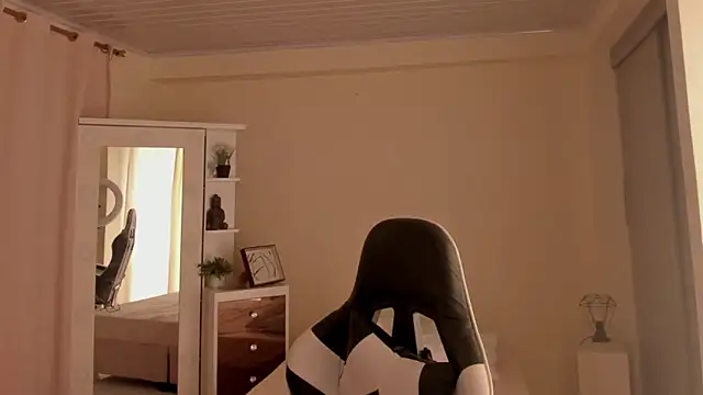 Snapshot of leahaltomm chatting on 03-02-25, 06:57 leahaltomm online show from 03-02-25, 06:57