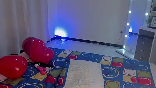 Snapshot of leahaltomm chatting on 02-14-25, 11:20 leahaltomm online show from 02-14-25, 11:20