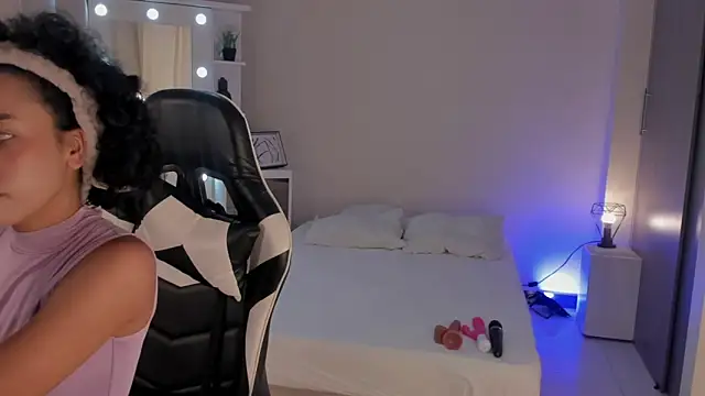 Snapshot of leahaltomm chatting on 03-20-25, 07:46 leahaltomm online show from 03-20-25, 07:46