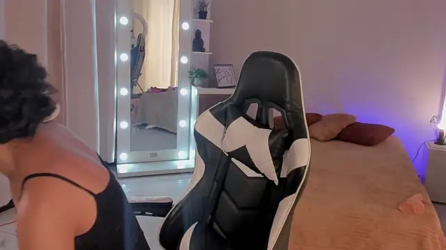 Snapshot of leahaltomm chatting on 03-12-25, 06:11 leahaltomm online show from 03-12-25, 06:11