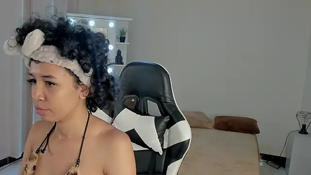 Snapshot of leahaltomm chatting on 03-14-25, 06:29 leahaltomm online show from 03-14-25, 06:29