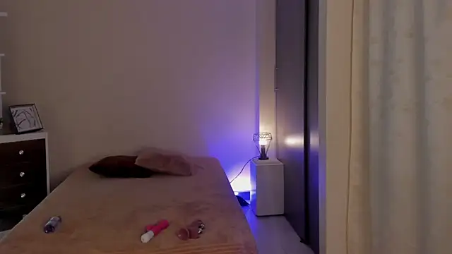 Snapshot of leahaltomm chatting on 03-15-25, 11:28 leahaltomm online show from 03-15-25, 11:28