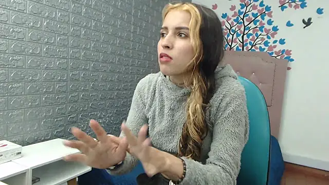 Snapshot of AngelaTurizo chatting on 11-15-25, 08:13 AngelaTurizo online show from 11-15-25, 08:13