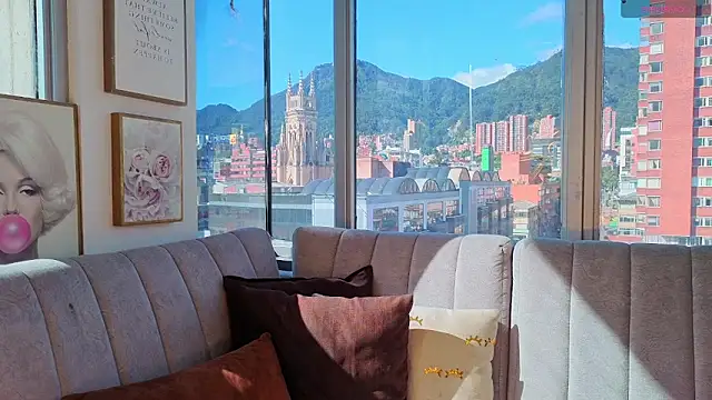 Daphne chers online show from 10-24-25, 07:57