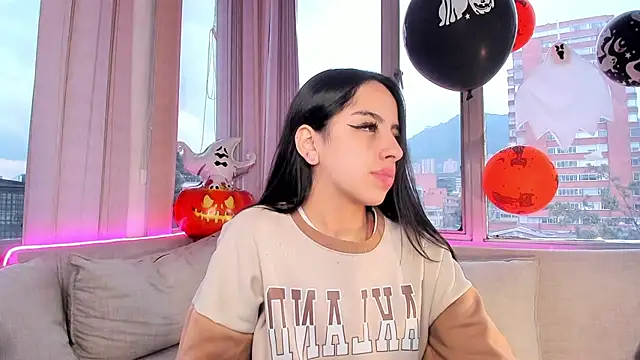 Daphne chers online show from 10-31-25, 02:24