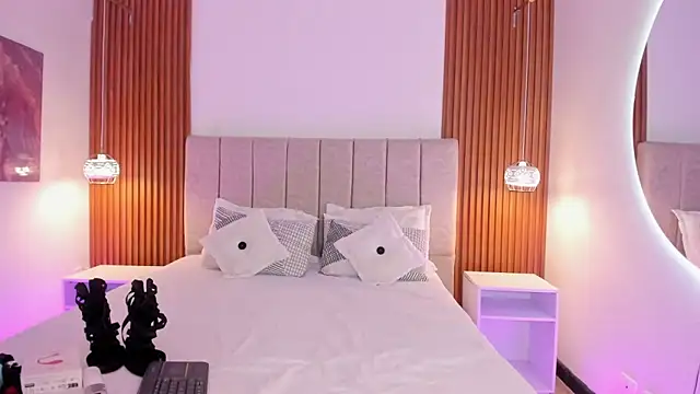 Snapshot of khloe-sweet chatting on 02-12-26, 12:27 khloe-sweet online show from 02-12-26, 12:27