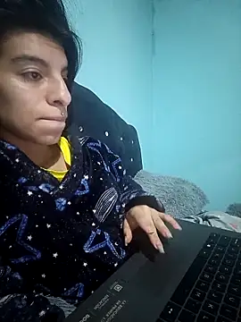 Ariell Kieran online show from 11-25-25, 05:41