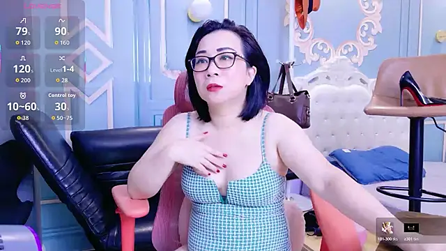 Snapshot of LucianaMe chatting on 06-04-26, 03:00 LucianaMe online show from 06-04-26, 03:00