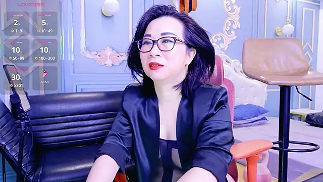 Snapshot of LucianaMe chatting on 06-11-26, 03:14 LucianaMe online show from 06-11-26, 03:14