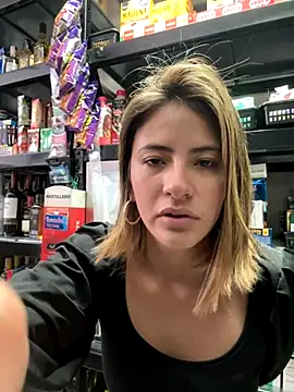 Snapshot of Andrea18_blonde chatting on 10-26-25, 03:56 Andrea18 blonde online show from 10-26-25, 03:56