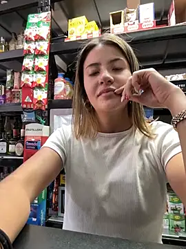 Snapshot of Andrea18_blonde chatting on 12-21-25, 05:36 Andrea18 blonde online show from 12-21-25, 05:36