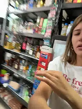 Snapshot of Andrea18_blonde chatting on 01-09-26, 02:35 Andrea18 blonde online show from 01-09-26, 02:35