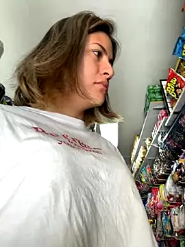 Snapshot of Andrea18_blonde chatting on 11-18-25, 02:09 Andrea18 blonde online show from 11-18-25, 02:09