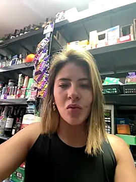 Snapshot of Andrea18_blonde chatting on 11-03-25, 03:37 Andrea18 blonde online show from 11-03-25, 03:37