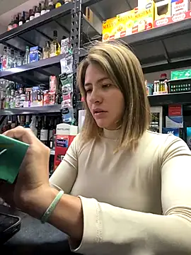 Snapshot of Andrea18_blonde chatting on 11-26-25, 02:50 Andrea18 blonde online show from 11-26-25, 02:50