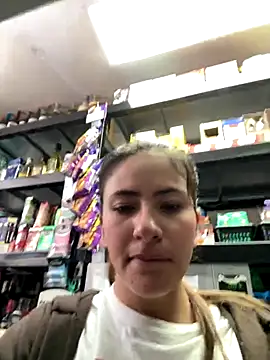 Snapshot of Andrea18_blonde chatting on 10-24-25, 02:05 Andrea18 blonde online show from 10-24-25, 02:05