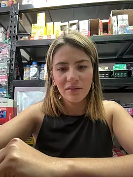 Snapshot of Andrea18_blonde chatting on 01-11-26, 04:14 Andrea18 blonde online show from 01-11-26, 04:14