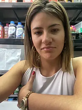 Snapshot of Andrea18_blonde chatting on 12-18-25, 03:05 Andrea18 blonde online show from 12-18-25, 03:05