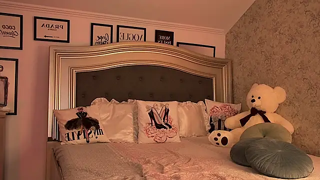 Amber Luna online show from 11-21-25, 12:26