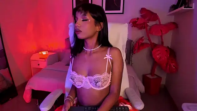 Gigi Strawberry online show from 02-15-26, 04:46