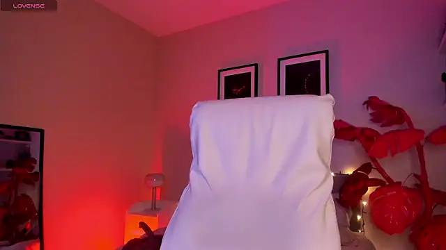 Gigi Strawberry online show from 02-05-26, 05:36