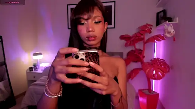 Snapshot of Gigi_Strawberry chatting on 05-15-26, 06:33 Gigi Strawberry online show from 05-15-26, 06:33