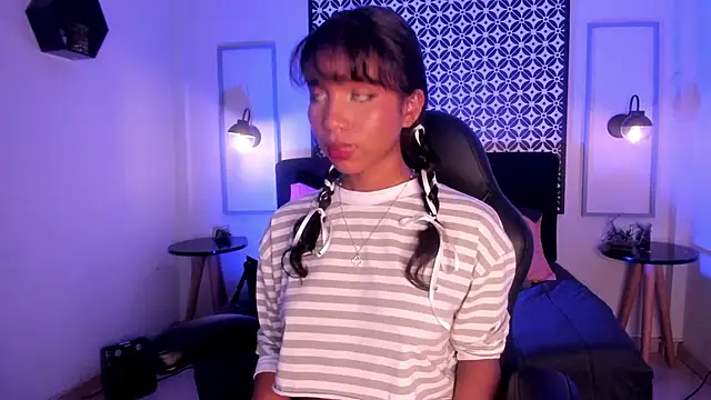 Gigi Strawberry online show from 03-14-25, 04:32