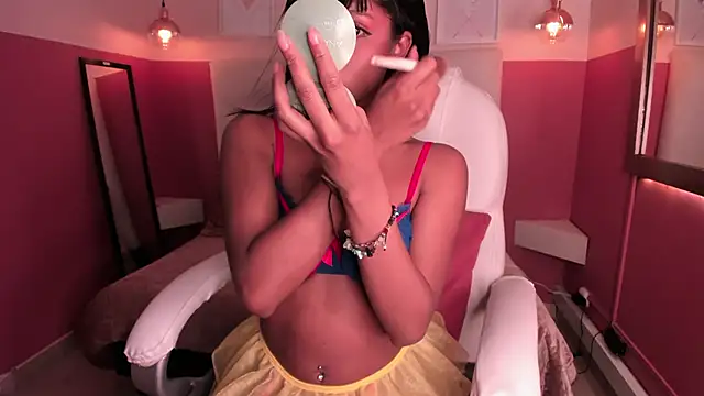 Gigi Strawberry online show from 10-03-25, 01:09