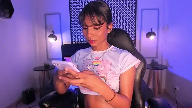 Gigi Strawberry online show from 03-19-25, 07:51