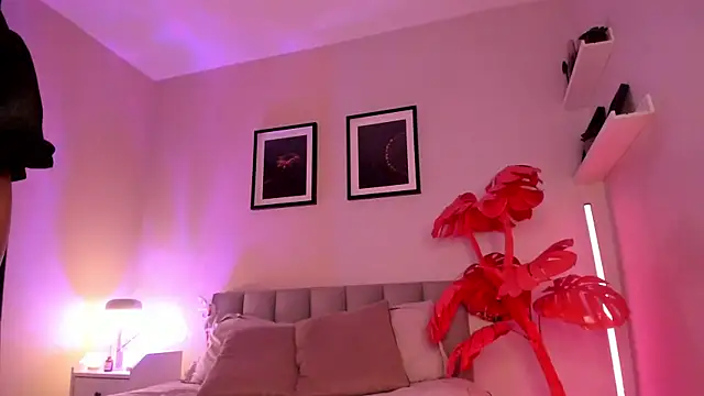 Gigi Strawberry online show from 03-25-26, 05:07