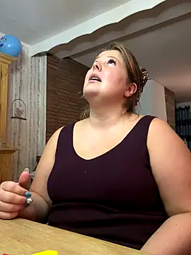 Snapshot of Lars-Lola chatting on 10-27-25, 05:36 Lars-Lola online show from 10-27-25, 05:36