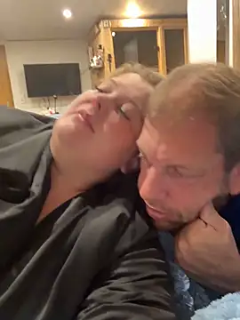 Snapshot of Lars-Lola chatting on 10-29-25, 06:56 Lars-Lola online show from 10-29-25, 06:56