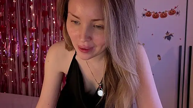 Snapshot of Lora_Rosee chatting on 05-31-26, 06:09 Lora Rosee online show from 05-31-26, 06:09