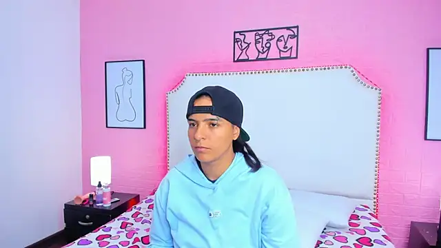  Emma whiitee  online show from 10-15-25, 12:35