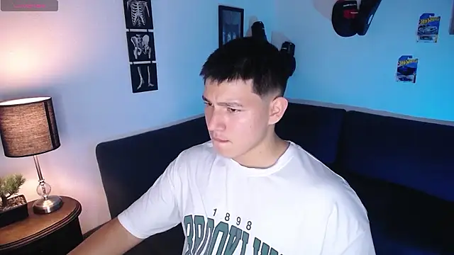 JamesCr  online show from 03-07-26, 01:56