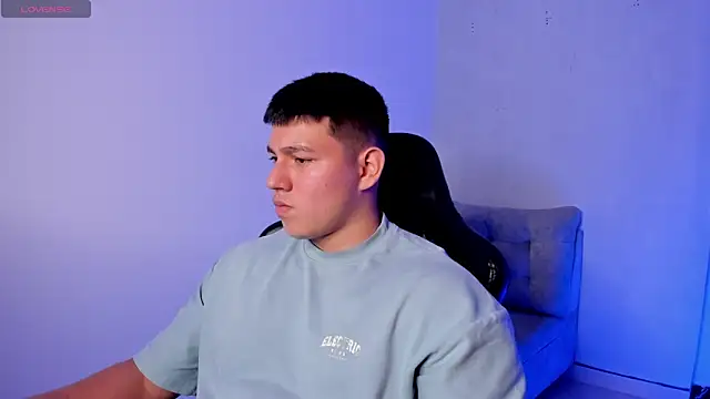 JamesCr  online show from 01-06-26, 02:59