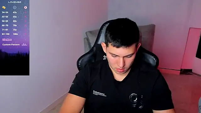 JamesCr  online show from 01-11-26, 05:14